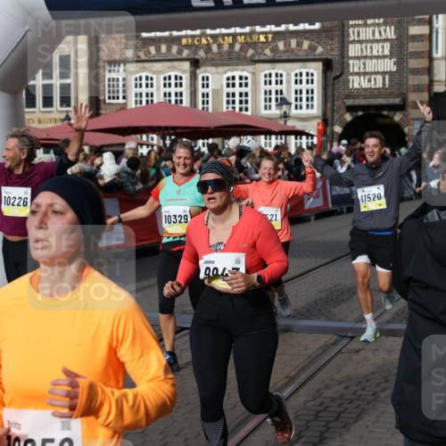 05.10.2025 - 20. swb-Marathon Bremen Yannick Fuchs http://msf.ph/oto/9226801 05.10.2025 10:57:50 Ziel 9309, 9372, 9585, 9943, 9979, 10225, 10250, 10329, 10341, 10555, 10694, 10754, 11352, 11520, 11521, 11583, 11731 meine-sportfotos.de