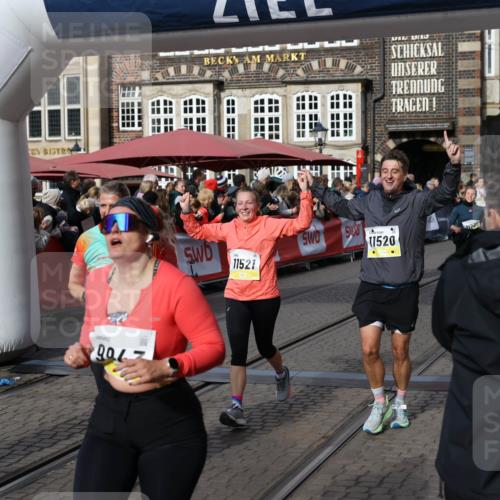 05.10.2025 - 20. swb-Marathon Bremen Yannick Fuchs http://msf.ph/oto/9226819 05.10.2025 10:57:51 Ziel 9309, 9372, 9585, 9943, 9979, 10225, 10250, 10329, 10341, 10555, 10754, 11352, 11520, 11521, 11731 meine-sportfotos.de