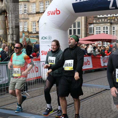05.10.2025 - 20. swb-Marathon Bremen Yannick Fuchs http://msf.ph/oto/9226832 05.10.2025 11:00:56 Ziel 9327, 9389, 9827, 9858, 10182, 10571, 10690, 10872, 10901, 11155 meine-sportfotos.de