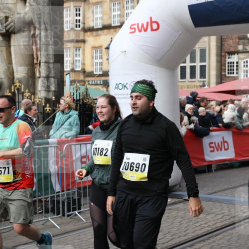 05.10.2025 - 20. swb-Marathon Bremen Yannick Fuchs http://msf.ph/oto/9226844 05.10.2025 11:00:57 Ziel 9327, 9389, 9827, 10182, 10571, 10690, 10872, 10901, 11155 meine-sportfotos.de