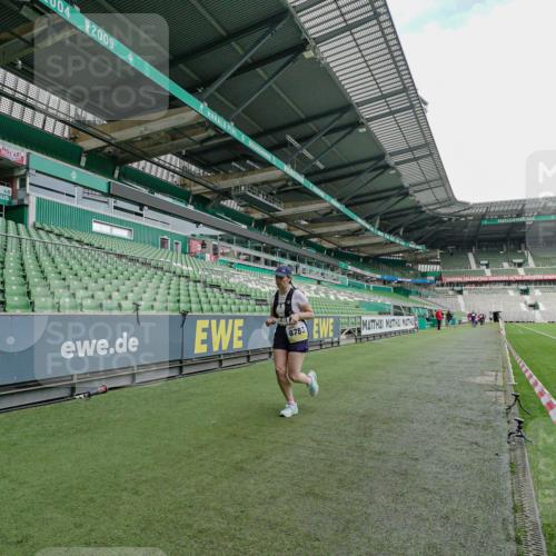 05.10.2025 - 20. swb-Marathon Bremen Michael Burmester http://msf.ph/oto/9226845 05.10.2025 10:51:53 Laufen im Stadion 9763, 10144, 10300, 11313, 11314, 11572, 11697, 11698, 9338, 9840, 9941 meine-sportfotos.de