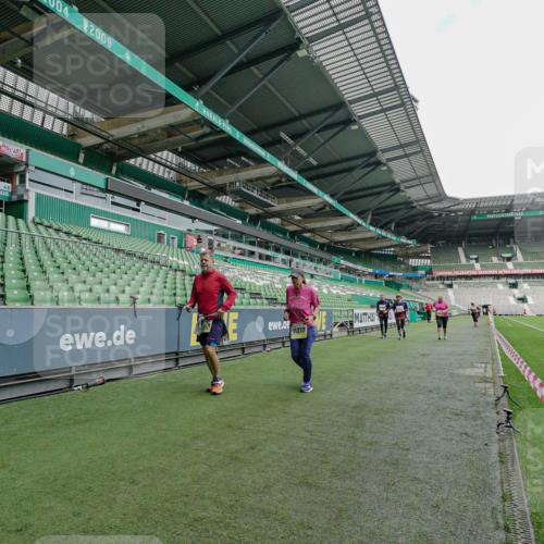 05.10.2025 - 20. swb-Marathon Bremen Michael Burmester http://msf.ph/oto/9226854 05.10.2025 10:52:24 Laufen im Stadion 10144, 10300, 10774, 10935, 11572, 11697, 11698, 9763, 11313, 11314 meine-sportfotos.de