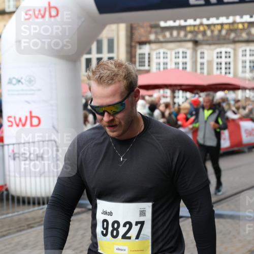 05.10.2025 - 20. swb-Marathon Bremen Yannick Fuchs http://msf.ph/oto/9226863 05.10.2025 11:00:58 Ziel 9327, 9389, 9827, 10182, 10571, 10690, 10901, 11155 meine-sportfotos.de