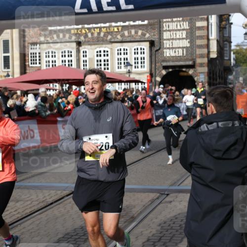 05.10.2025 - 20. swb-Marathon Bremen Yannick Fuchs http://msf.ph/oto/9226866 05.10.2025 10:57:52 Ziel 9309, 9372, 9585, 9943, 9979, 10225, 10250, 10329, 10341, 10555, 11457, 11520, 11521, 11731, 11744 meine-sportfotos.de