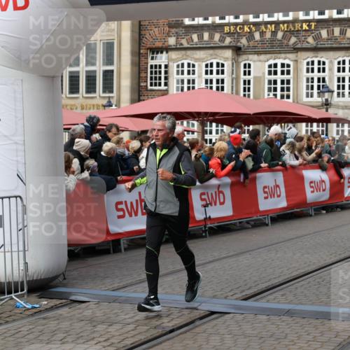 05.10.2025 - 20. swb-Marathon Bremen Yannick Fuchs http://msf.ph/oto/9226881 05.10.2025 11:00:58 Ziel 9327, 9389, 9827, 10182, 10571, 10690, 10901, 11155 meine-sportfotos.de
