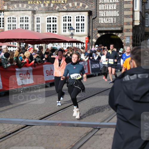 05.10.2025 - 20. swb-Marathon Bremen Yannick Fuchs http://msf.ph/oto/9226883 05.10.2025 10:57:53 Ziel 9372, 9585, 9943, 9979, 10225, 10250, 10329, 10341, 10555, 10890, 11457, 11520, 11521, 11575, 11731, 11744 meine-sportfotos.de