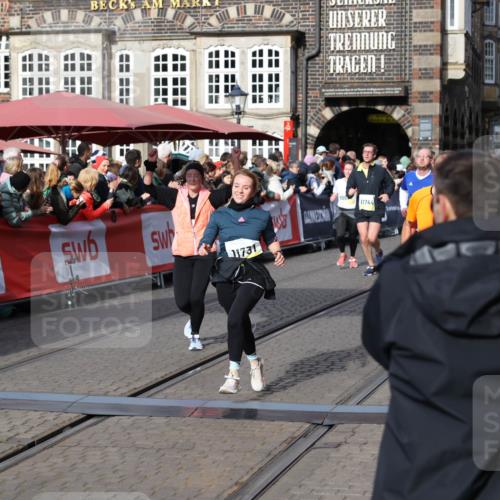 05.10.2025 - 20. swb-Marathon Bremen Yannick Fuchs http://msf.ph/oto/9226890 05.10.2025 10:57:53 Ziel 9372, 9585, 9943, 9979, 10225, 10250, 10329, 10341, 10555, 10890, 11457, 11520, 11521, 11575, 11731, 11744 meine-sportfotos.de
