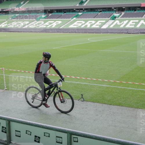 05.10.2025 - 20. swb-Marathon Bremen Michael Burmester http://msf.ph/oto/9226903 05.10.2025 10:17:10 Laufen im Stadion 11, 33 meine-sportfotos.de
