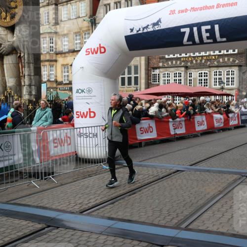 05.10.2025 - 20. swb-Marathon Bremen Yannick Fuchs http://msf.ph/oto/9226925 05.10.2025 11:00:59 Ziel 9327, 9389, 9827, 10182, 10571, 10690, 11155 meine-sportfotos.de
