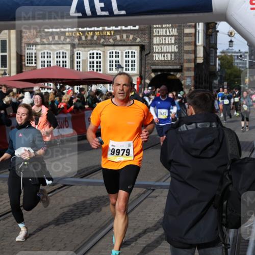05.10.2025 - 20. swb-Marathon Bremen Yannick Fuchs http://msf.ph/oto/9226936 05.10.2025 10:57:54 Ziel 9372, 9585, 9943, 9979, 10219, 10225, 10250, 10329, 10341, 10555, 10890, 11457, 11520, 11521, 11564, 11575, 11731, 11744 meine-sportfotos.de