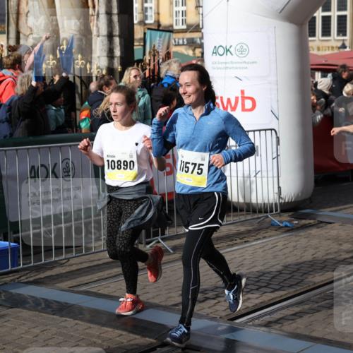 05.10.2025 - 20. swb-Marathon Bremen Yannick Fuchs http://msf.ph/oto/9226981 05.10.2025 10:57:58 Ziel 9221, 9979, 10219, 10341, 10651, 10834, 10890, 10975, 11023, 11457, 11469, 11564, 11575, 11731, 11744 meine-sportfotos.de
