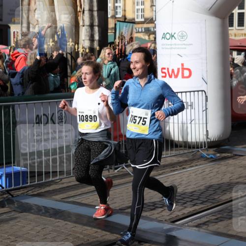 05.10.2025 - 20. swb-Marathon Bremen Yannick Fuchs http://msf.ph/oto/9226987 05.10.2025 10:57:58 Ziel 9221, 9979, 10219, 10341, 10651, 10834, 10890, 10975, 11023, 11457, 11469, 11564, 11575, 11731, 11744 meine-sportfotos.de