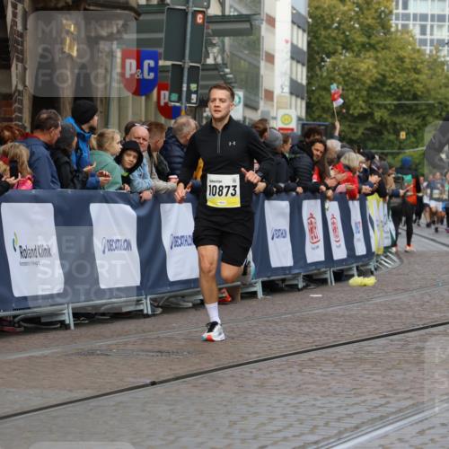 05.10.2025 - 20. swb-Marathon Bremen Strokosch-Dieckow http://msf.ph/oto/9226995 05.10.2025 10:49:41 Ziel 9218, 9452, 10170, 10726, 10781, 10873, 11692 meine-sportfotos.de