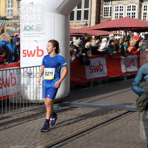 05.10.2025 - 20. swb-Marathon Bremen Yannick Fuchs http://msf.ph/oto/9227015 05.10.2025 10:57:59 Ziel 9221, 9719, 9979, 10219, 10341, 10651, 10834, 10890, 10975, 11023, 11116, 11301, 11457, 11469, 11564, 11575, 11731, 11744 meine-sportfotos.de