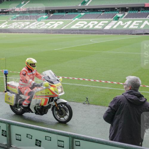 05.10.2025 - 20. swb-Marathon Bremen Michael Burmester http://msf.ph/oto/9227036 05.10.2025 10:18:56 Laufen im Stadion 9280, 9996, 11730, 11201 meine-sportfotos.de