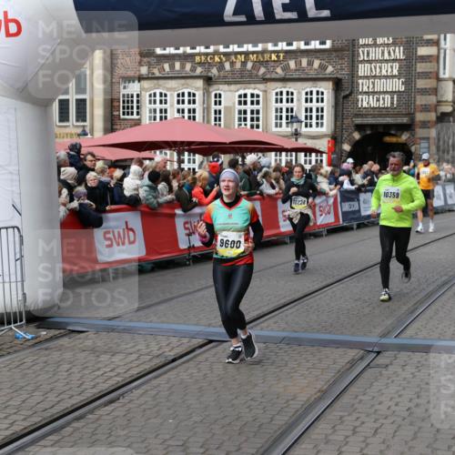 05.10.2025 - 20. swb-Marathon Bremen Yannick Fuchs http://msf.ph/oto/9227047 05.10.2025 11:01:06 Ziel 9208, 9600, 9954, 10228, 10258, 10359 meine-sportfotos.de