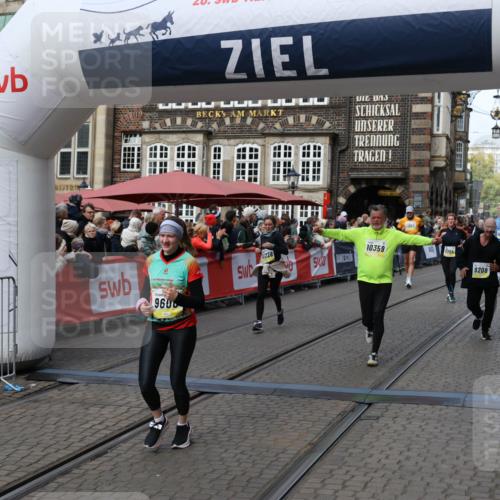05.10.2025 - 20. swb-Marathon Bremen Yannick Fuchs http://msf.ph/oto/9227065 05.10.2025 11:01:06 Ziel 9208, 9600, 9954, 10228, 10258, 10359 meine-sportfotos.de