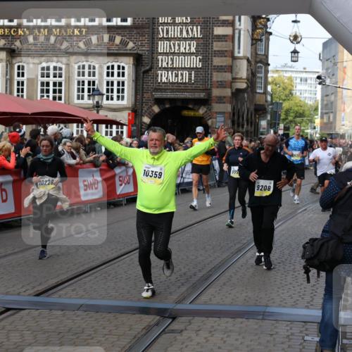 05.10.2025 - 20. swb-Marathon Bremen Yannick Fuchs http://msf.ph/oto/9227070 05.10.2025 11:01:07 Ziel 9208, 9305, 9600, 9954, 10228, 10258, 10359 meine-sportfotos.de