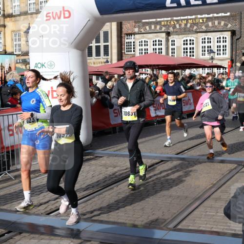 05.10.2025 - 20. swb-Marathon Bremen Yannick Fuchs http://msf.ph/oto/9227086 05.10.2025 10:58:01 Ziel 9221, 9568, 9719, 10219, 10651, 10703, 10834, 10890, 10975, 11023, 11116, 11301, 11457, 11469, 11564, 11575, 11744 meine-sportfotos.de