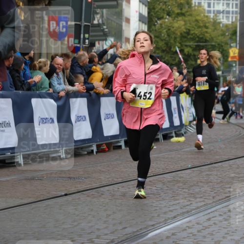 05.10.2025 - 20. swb-Marathon Bremen Strokosch-Dieckow http://msf.ph/oto/9227089 05.10.2025 10:49:45 Ziel 9218, 9369, 9452, 9696, 9761, 9889, 10346, 10726, 10781, 11091, 11692 meine-sportfotos.de