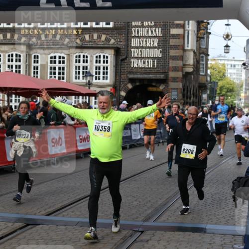 05.10.2025 - 20. swb-Marathon Bremen Yannick Fuchs http://msf.ph/oto/9227101 05.10.2025 11:01:07 Ziel 9208, 9305, 9600, 9954, 10228, 10258, 10359 meine-sportfotos.de