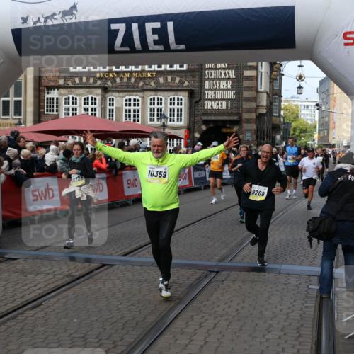 05.10.2025 - 20. swb-Marathon Bremen Yannick Fuchs http://msf.ph/oto/9227105 05.10.2025 11:01:08 Ziel 9208, 9305, 9600, 9954, 10228, 10258, 10359, 11053 meine-sportfotos.de