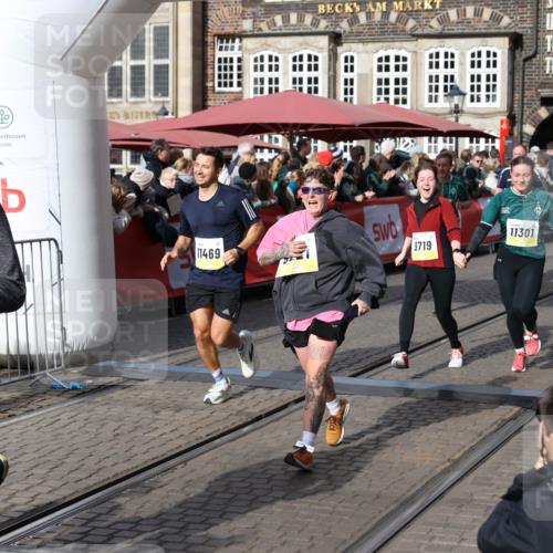 05.10.2025 - 20. swb-Marathon Bremen Yannick Fuchs http://msf.ph/oto/9227109 05.10.2025 10:58:02 Ziel 9221, 9568, 9719, 10219, 10577, 10651, 10703, 10834, 10890, 10975, 11023, 11116, 11301, 11457, 11469, 11564, 11575, 11663, 11744 meine-sportfotos.de