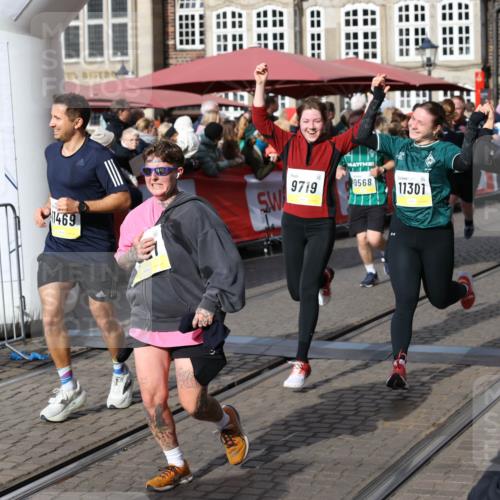 05.10.2025 - 20. swb-Marathon Bremen Yannick Fuchs http://msf.ph/oto/9227129 05.10.2025 10:58:02 Ziel 9221, 9568, 9719, 10219, 10577, 10651, 10703, 10834, 10890, 10975, 11023, 11116, 11301, 11457, 11469, 11564, 11575, 11663, 11744 meine-sportfotos.de