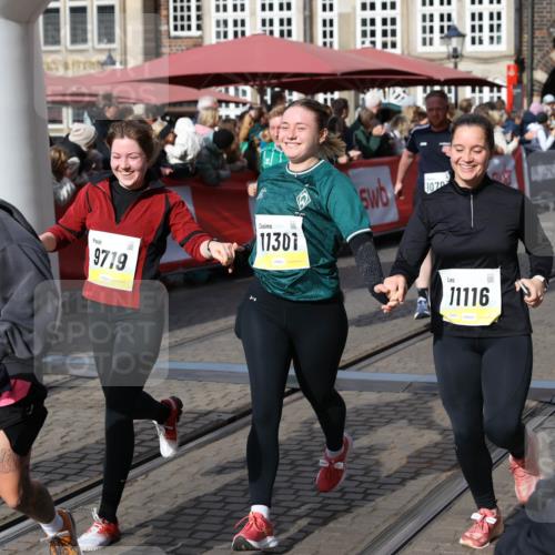 05.10.2025 - 20. swb-Marathon Bremen Yannick Fuchs http://msf.ph/oto/9227148 05.10.2025 10:58:03 Ziel 9221, 9568, 9719, 10219, 10577, 10651, 10703, 10834, 10890, 10975, 11023, 11116, 11301, 11469, 11564, 11575, 11663 meine-sportfotos.de