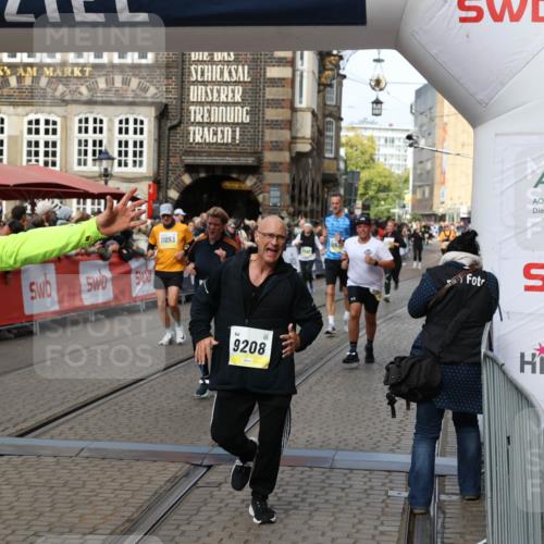 05.10.2025 - 20. swb-Marathon Bremen Yannick Fuchs http://msf.ph/oto/9227149 05.10.2025 11:01:08 Ziel 9208, 9305, 9600, 9954, 10228, 10258, 10359, 11053 meine-sportfotos.de