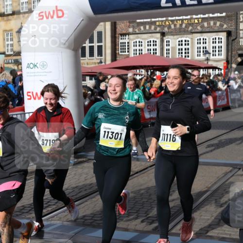 05.10.2025 - 20. swb-Marathon Bremen Yannick Fuchs http://msf.ph/oto/9227169 05.10.2025 10:58:04 Ziel 9221, 9568, 9719, 10219, 10577, 10651, 10703, 10834, 10975, 11023, 11116, 11301, 11469, 11564, 11663 meine-sportfotos.de