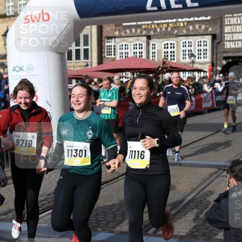 05.10.2025 - 20. swb-Marathon Bremen Yannick Fuchs http://msf.ph/oto/9227187 05.10.2025 10:58:04 Ziel 9221, 9568, 9719, 10219, 10577, 10651, 10703, 10834, 10975, 11023, 11116, 11301, 11469, 11564, 11663 meine-sportfotos.de