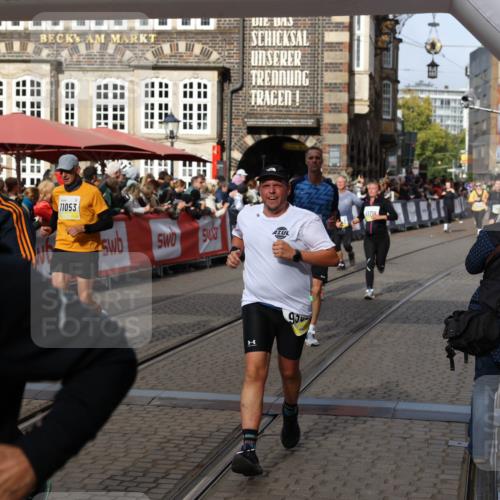 05.10.2025 - 20. swb-Marathon Bremen Yannick Fuchs http://msf.ph/oto/9227192 05.10.2025 11:01:11 Ziel 9208, 9305, 9600, 9954, 10228, 10359, 10477, 10630, 11053, 11719 meine-sportfotos.de