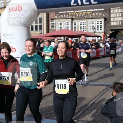 05.10.2025 - 20. swb-Marathon Bremen Yannick Fuchs http://msf.ph/oto/9227198 05.10.2025 10:58:04 Ziel 9221, 9568, 9719, 10219, 10577, 10651, 10703, 10834, 10975, 11023, 11116, 11301, 11469, 11564, 11663 meine-sportfotos.de