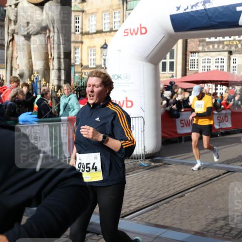 05.10.2025 - 20. swb-Marathon Bremen Yannick Fuchs http://msf.ph/oto/9227205 05.10.2025 11:01:11 Ziel 9208, 9305, 9600, 9954, 10228, 10359, 10477, 10630, 11053, 11719 meine-sportfotos.de