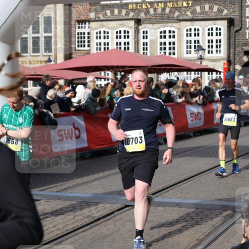 05.10.2025 - 20. swb-Marathon Bremen Yannick Fuchs http://msf.ph/oto/9227206 05.10.2025 10:58:04 Ziel 9221, 9568, 9719, 10219, 10577, 10651, 10703, 10834, 10975, 11023, 11116, 11301, 11469, 11564, 11663 meine-sportfotos.de
