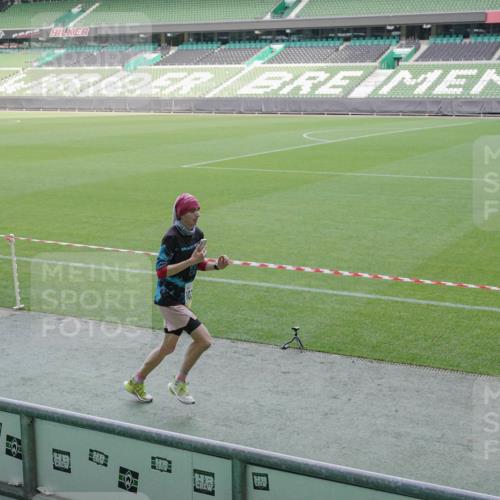 05.10.2025 - 20. swb-Marathon Bremen Michael Burmester http://msf.ph/oto/9227217 05.10.2025 10:20:44 Laufen im Stadion 9336, 9340, 9527, 9596, 9694, 9697, 10372, 10410, 10476, 10538, 11013, 11185, 11188, 11341, 11443, 11687, 9319 meine-sportfotos.de