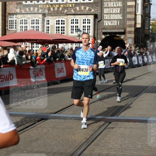 05.10.2025 - 20. swb-Marathon Bremen Yannick Fuchs http://msf.ph/oto/9227225 05.10.2025 11:01:12 Ziel 9208, 9305, 9443, 9600, 9880, 9954, 10228, 10359, 10477, 10630, 11053, 11524, 11719 meine-sportfotos.de