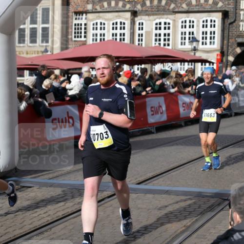 05.10.2025 - 20. swb-Marathon Bremen Yannick Fuchs http://msf.ph/oto/9227233 05.10.2025 10:58:05 Ziel 9221, 9568, 9719, 10577, 10651, 10703, 10793, 10834, 10975, 11023, 11116, 11301, 11469, 11663 meine-sportfotos.de