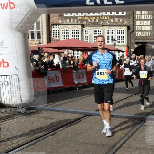 05.10.2025 - 20. swb-Marathon Bremen Yannick Fuchs http://msf.ph/oto/9227245 05.10.2025 11:01:13 Ziel 9208, 9305, 9443, 9880, 9954, 10228, 10359, 10477, 10630, 11053, 11524, 11719 meine-sportfotos.de