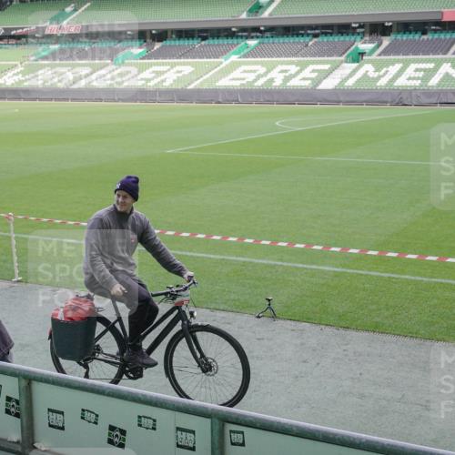 05.10.2025 - 20. swb-Marathon Bremen Michael Burmester http://msf.ph/oto/9227252 05.10.2025 10:20:58 Laufen im Stadion 9336, 9340, 9429, 9480, 9527, 9596, 9694, 9697, 9829, 9833, 10372, 10410, 10476, 10538, 11013, 11185, 11188, 11341, 11443, 11687, 9319 meine-sportfotos.de