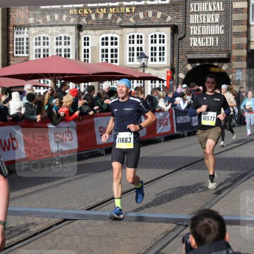 05.10.2025 - 20. swb-Marathon Bremen Yannick Fuchs http://msf.ph/oto/9227268 05.10.2025 10:58:05 Ziel 9221, 9568, 9719, 10577, 10651, 10703, 10793, 10834, 10975, 11023, 11116, 11301, 11469, 11663 meine-sportfotos.de