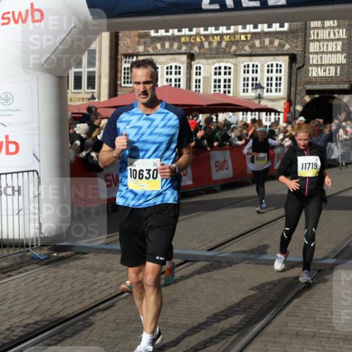 05.10.2025 - 20. swb-Marathon Bremen Yannick Fuchs http://msf.ph/oto/9227272 05.10.2025 11:01:14 Ziel 9208, 9305, 9443, 9880, 9954, 10228, 10359, 10477, 10630, 11053, 11524, 11719 meine-sportfotos.de