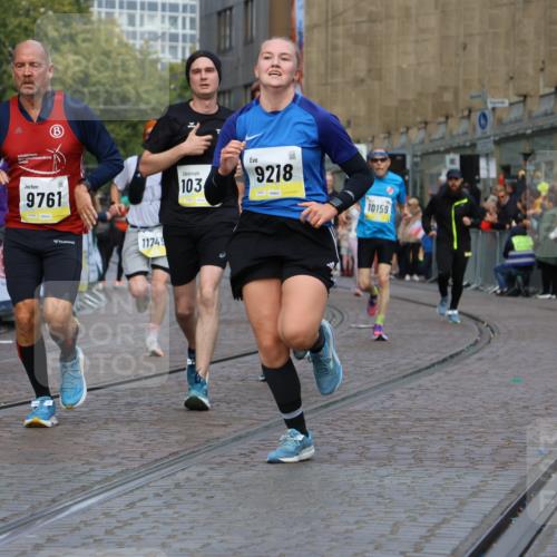 05.10.2025 - 20. swb-Marathon Bremen Strokosch-Dieckow http://msf.ph/oto/9227276 05.10.2025 10:49:49 Ziel 9218, 9369, 9696, 9761, 9889, 10159, 10346, 10781, 11091, 11642, 11749 meine-sportfotos.de