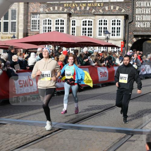 05.10.2025 - 20. swb-Marathon Bremen Yannick Fuchs http://msf.ph/oto/9227309 05.10.2025 10:58:09 Ziel 9568, 9576, 9582, 9719, 9872, 10127, 10395, 10577, 10703, 10793, 11058, 11116, 11301, 11601, 11663 meine-sportfotos.de