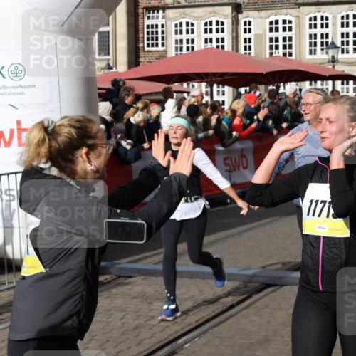 05.10.2025 - 20. swb-Marathon Bremen Yannick Fuchs http://msf.ph/oto/9227314 05.10.2025 11:01:16 Ziel 9182, 9305, 9443, 9880, 9954, 10477, 10630, 10914, 11053, 11337, 11338, 11524, 11719 meine-sportfotos.de