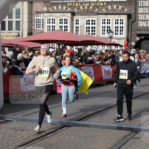 05.10.2025 - 20. swb-Marathon Bremen Yannick Fuchs http://msf.ph/oto/9227326 05.10.2025 10:58:09 Ziel 9568, 9576, 9582, 9719, 9872, 10127, 10395, 10577, 10703, 10793, 11058, 11116, 11301, 11601, 11663 meine-sportfotos.de