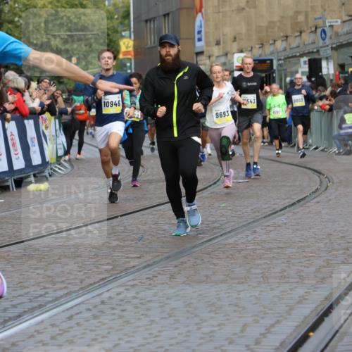 05.10.2025 - 20. swb-Marathon Bremen Strokosch-Dieckow http://msf.ph/oto/9227346 05.10.2025 10:49:54 Ziel 9369, 9676, 9693, 9696, 9761, 9803, 9889, 10159, 10346, 10543, 10868, 10946, 11091, 11642, 11749 meine-sportfotos.de