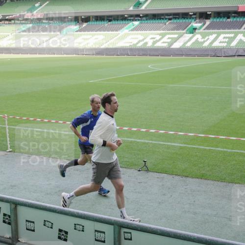 05.10.2025 - 20. swb-Marathon Bremen Michael Burmester http://msf.ph/oto/9227414 05.10.2025 10:22:48 Laufen im Stadion 7111, 9239, 9504, 9755, 9863, 10052, 10171, 10175, 10176, 10352, 10409, 10517, 10525, 10658, 10847, 10908, 10967, 11328, 11335, 11343, 11349, 11430, 11594, 9341, 9809, 10358, 10775, 10862, 11132 meine-sportfotos.de