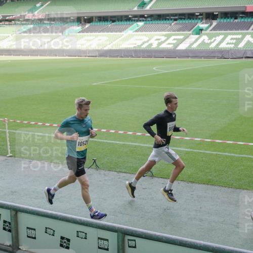 05.10.2025 - 20. swb-Marathon Bremen Michael Burmester http://msf.ph/oto/9227424 05.10.2025 10:22:49 Laufen im Stadion 7111, 9239, 9504, 9755, 9863, 10052, 10171, 10175, 10176, 10352, 10409, 10517, 10525, 10658, 10847, 10908, 10967, 11328, 11335, 11343, 11349, 11430, 11594, 9341, 9809, 10358, 10775, 10862, 11132 meine-sportfotos.de